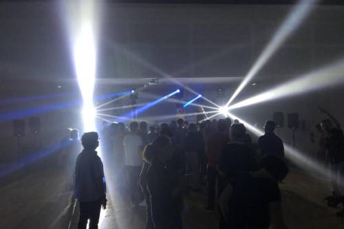 Soirée privée – animation DJ et public en fête