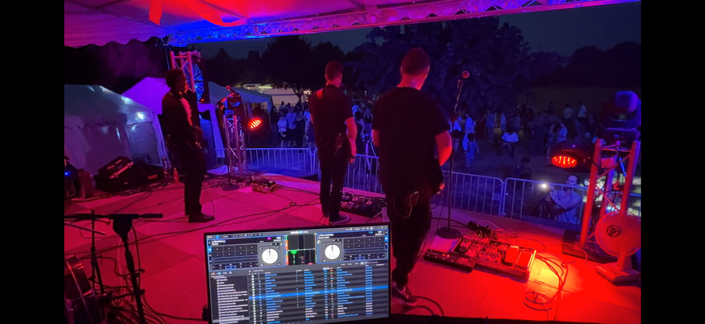 Sonorisation d'un groupe de musique lors de la Fête de la Musique à Servon-sur-Vilaine par Music Sans Visa